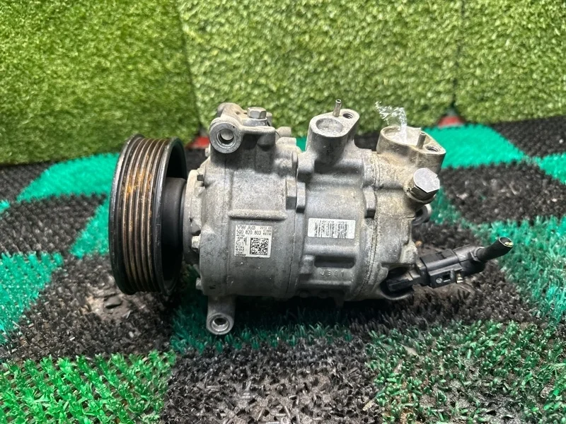 Компрессор кондиционера Volkswagen 5Q0820803