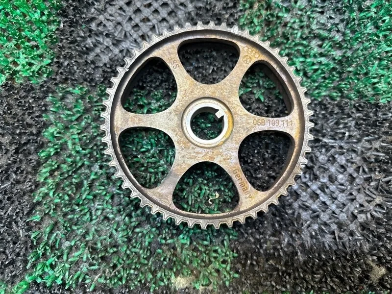 Шестерня распредвала Volkswagen 06B109111
