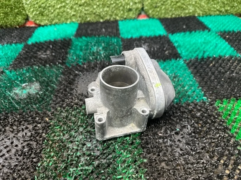 Дроссельная заслонка Volkswagen 036133062N