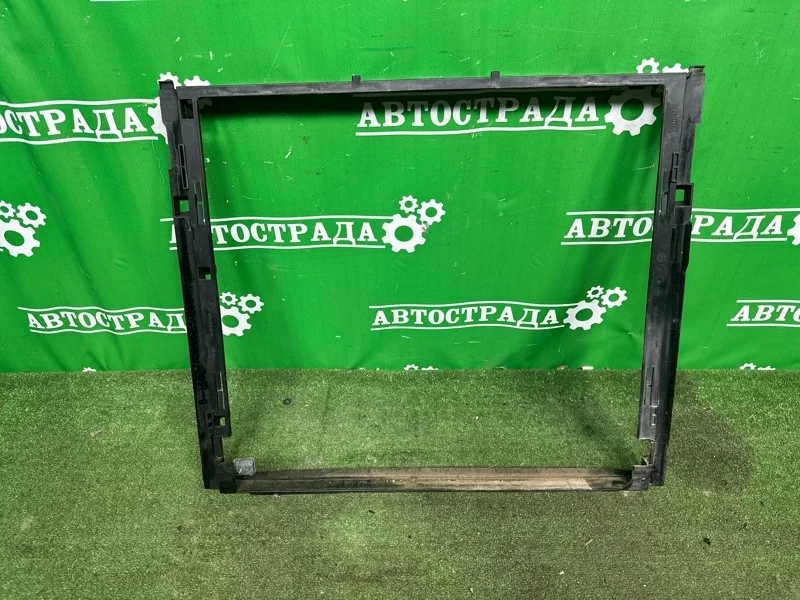 Рамка радиатора Mercedes A0995040918