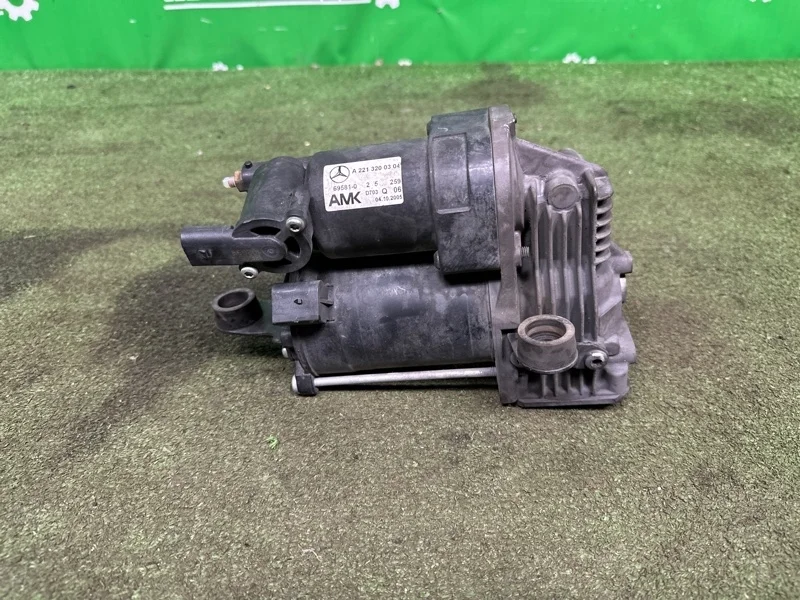 Компрессор пневмоподвески Mercedes S A2213200304 W221
