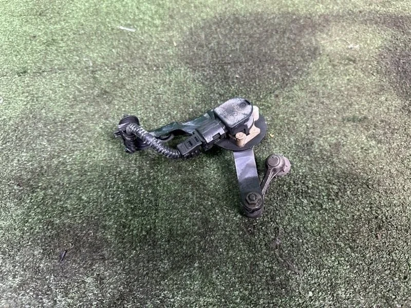 Датчик положения кузова Lexus Es 6 2012-2017 8940733050