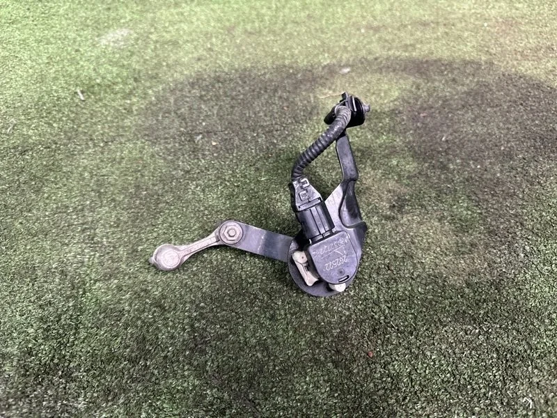 Датчик положения кузова Lexus Es 6 2012-2017 8940733050