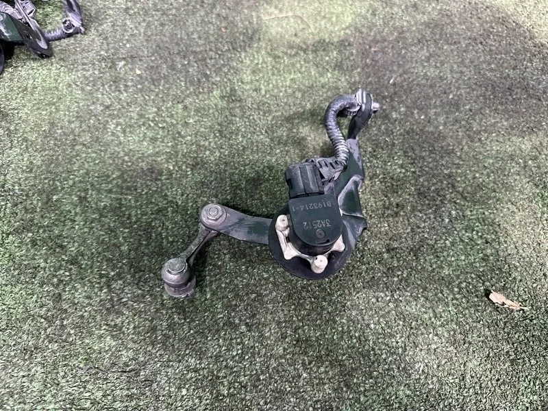 Датчик положения кузова Lexus Es 6 2012-2017 8940733050