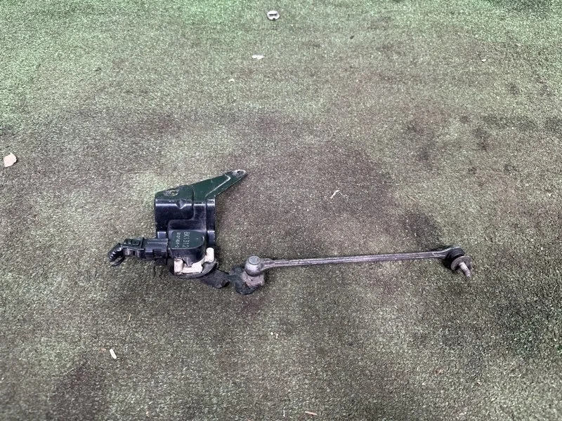 Датчик высоты дорожного просвета Lexus IS GS 2005-2011 8940630140, передний