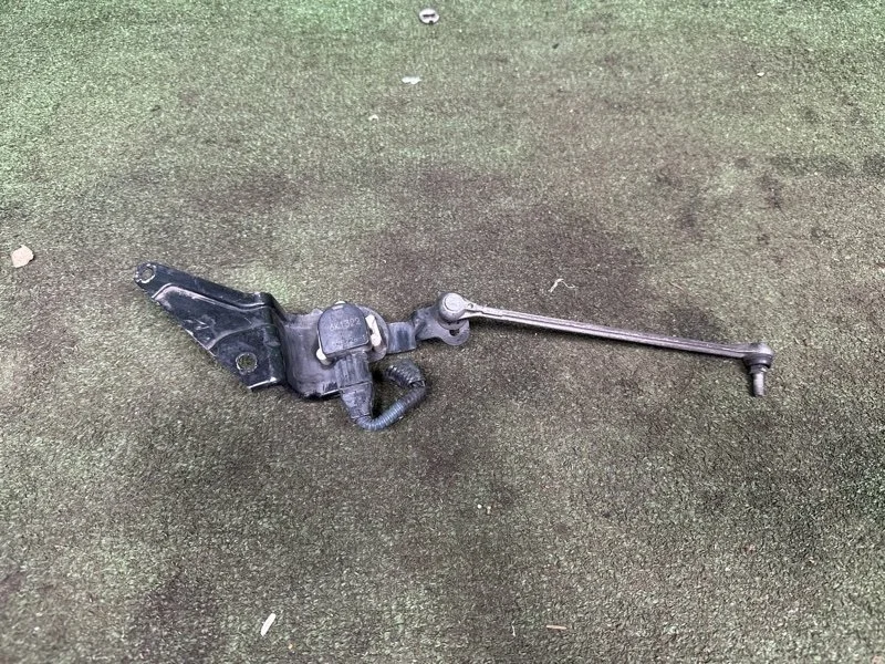 Датчик высоты дорожного просвета Lexus IS GS 2005-2011 8940630140, передний