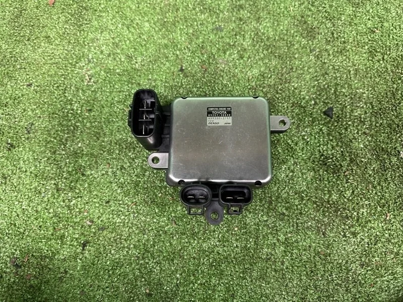 Блок управления вентилятором Toyota 1999-2008 8925730040