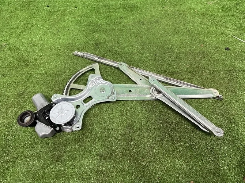 Стеклоподъемник Toyota Land Cruiser 200 2007-2021 6980160080, передний правый