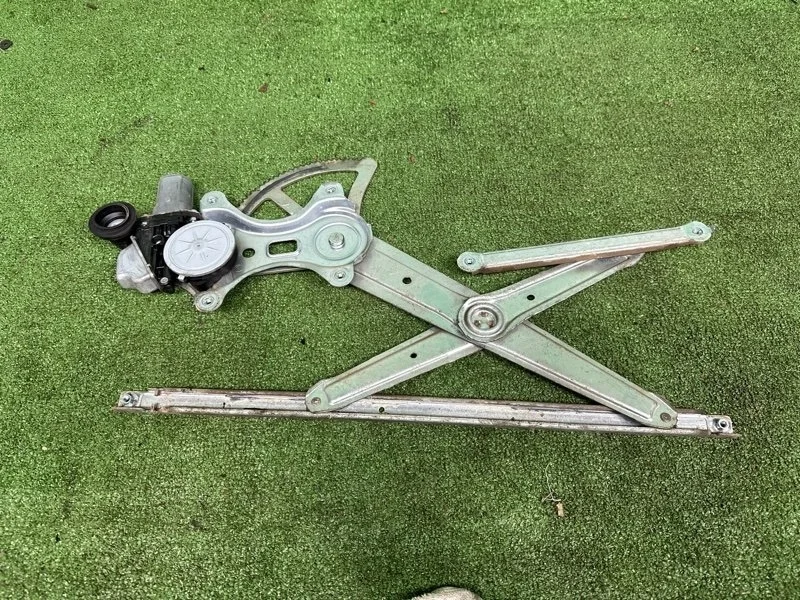 Стеклоподъемник Toyota Land Cruiser 200 2007-2021 6980160080, передний правый