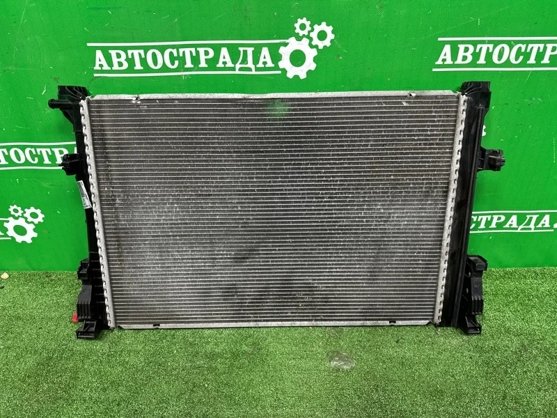 Радиатор двигателя Mercedes A2465001303