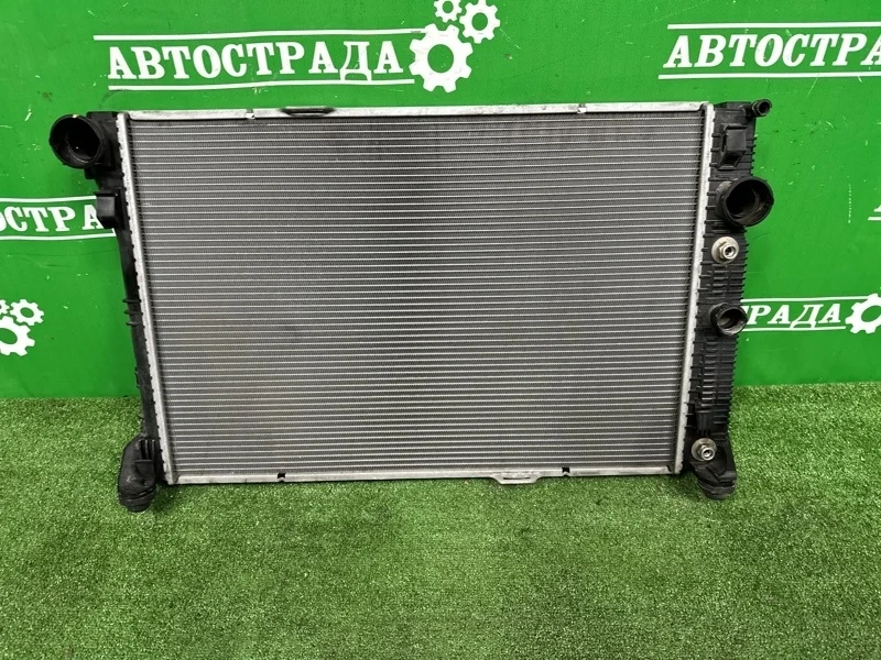 Радиатор двигателя Mercedes A2045003603