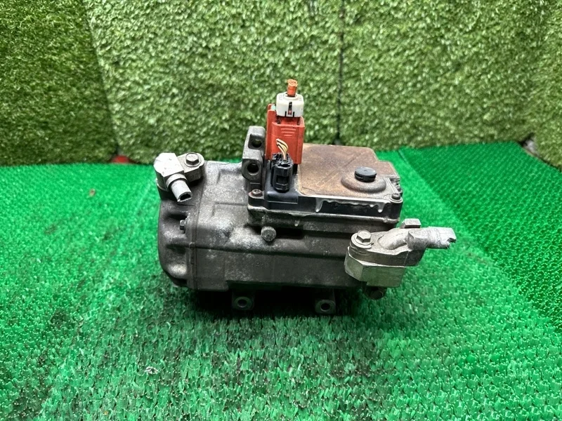 Компрессор кондиционера Lexus RX400h 2003-2008 8837048021