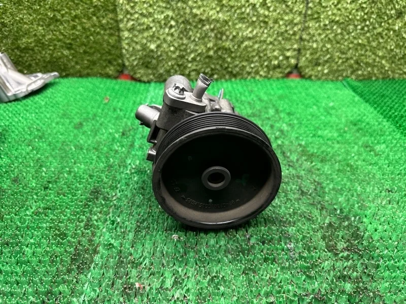 Насос ГУР Mercedes A0064664801