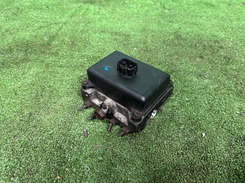 Блок клапанов гидроподвески Lexus Lx 2008-2022 4894060020