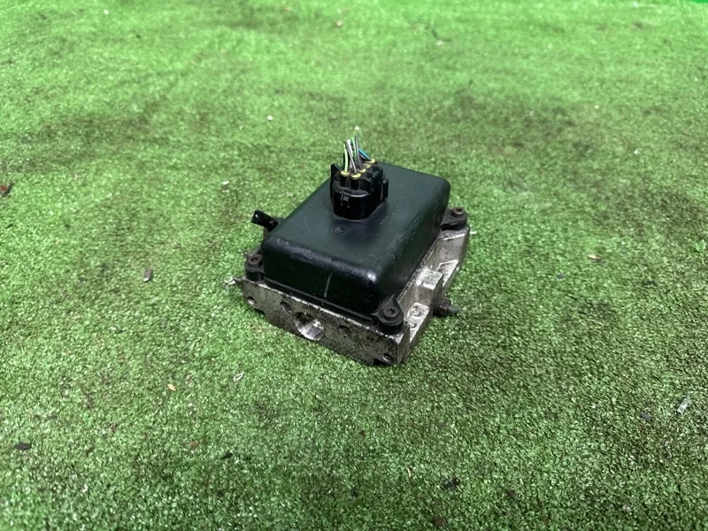 Блок клапанов гидроподвески Toyota Land Cruiser 200 2008-2022 4894060020