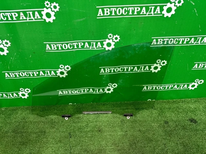 Стекло двери Toyota Rav 4 2012-2018 6810242190, переднее левое