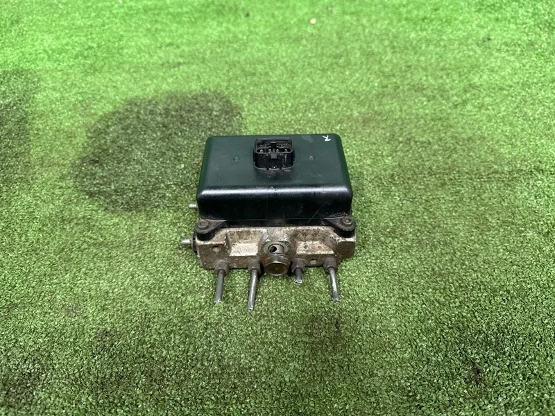 Блок клапанов гидроподвески Lexus Lx 2008-2022 4894060020