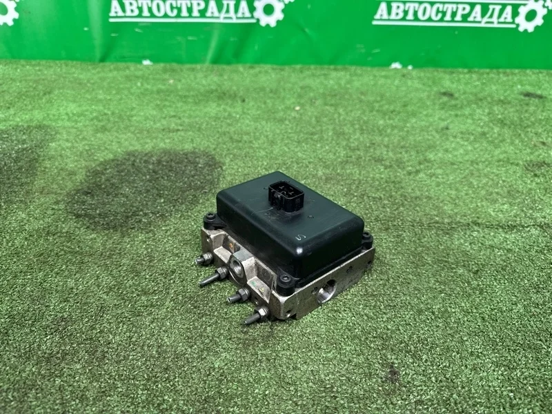 Блок клапанов гидроподвески Lexus Lx 2008-2022 4894060020