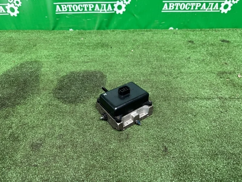 Блок клапанов гидроподвески Toyota Land Cruiser 200 2008-2022 4894060020