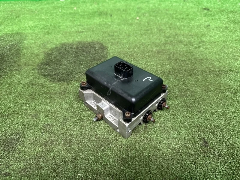 Блок клапанов гидроподвески Toyota Land Cruiser 200 2008-2022 4894060020