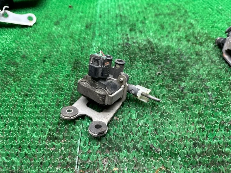 Клапан пневмоподвески Lexus LS 2006-2017 4809530060, передний