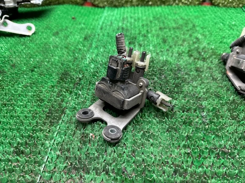 Клапан пневмоподвески Lexus LS 2006-2017 4809530060, передний