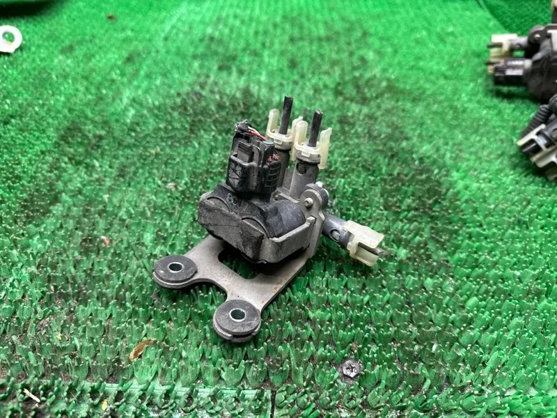 Клапан пневмоподвески Lexus LS 2006-2017 4809530060, передний