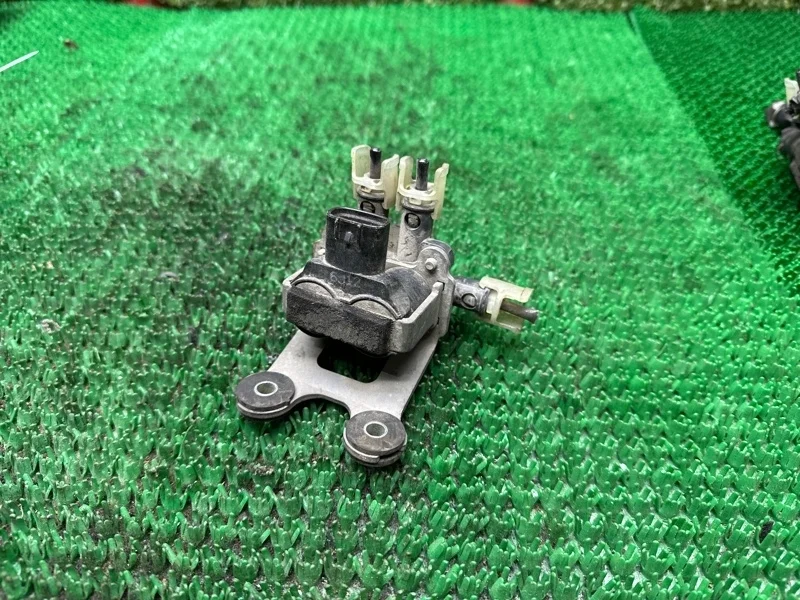 Клапан пневмоподвески Lexus LS 2006-2017 4809530060, передний