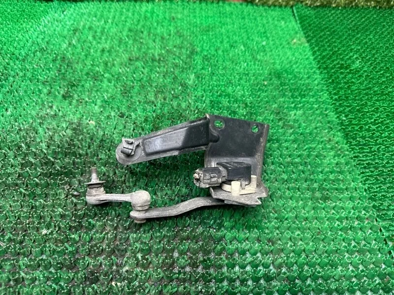 Датчик уровня кузова Lexus GS IS 2005-2011 8940830130, задний