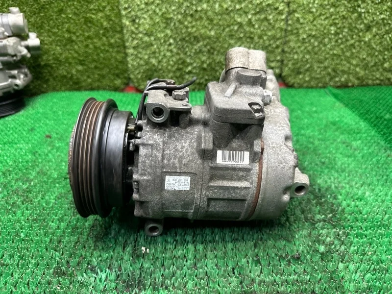 Компрессор кондиционера Volkswagen Passat 1998-2005 8D0260808 B5 1.8