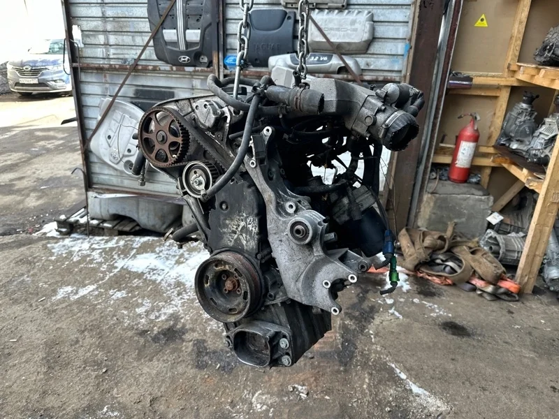 Двигатель Volkswagen Passat 523212325 AWM