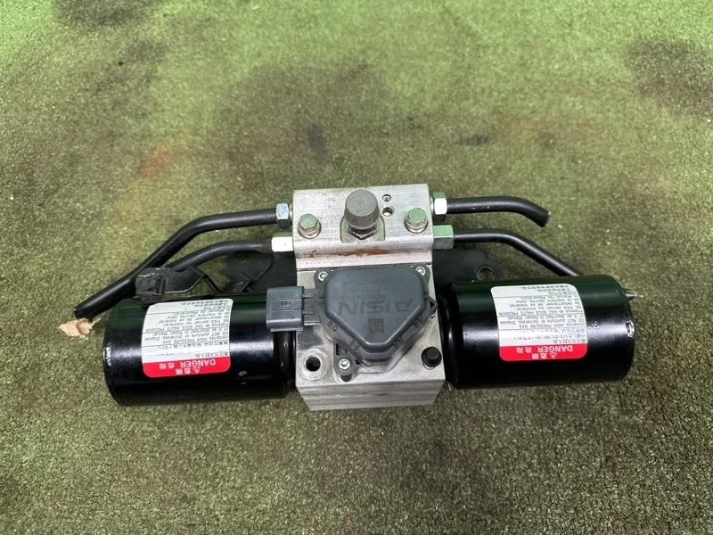 Блок клапанов гидроподвески Lexus Land Cruiser Prado 150 2008-2022 4800660031