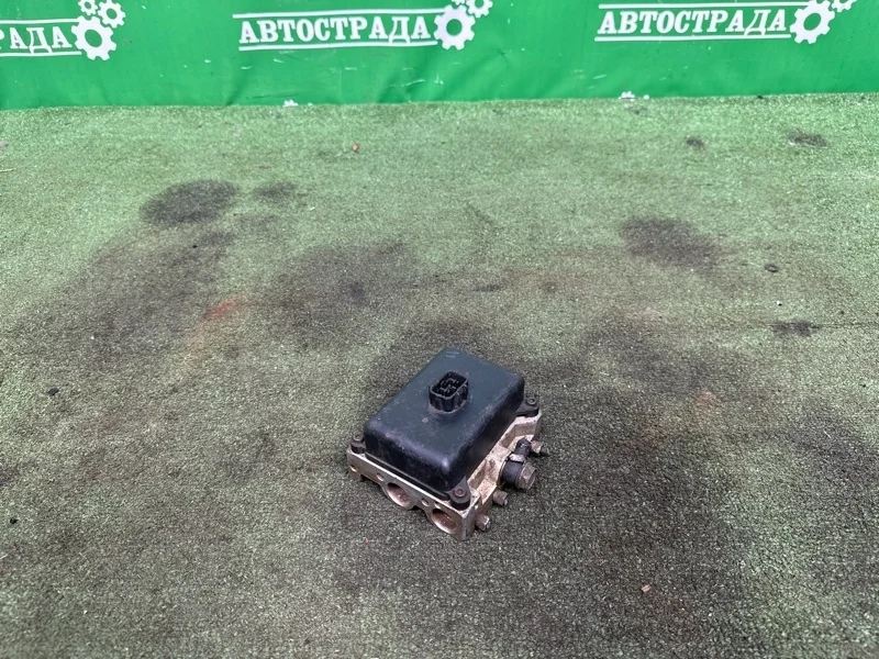 Блок клапанов гидроподвески Toyota Land Cruiser 200 2008-2022 4894060020