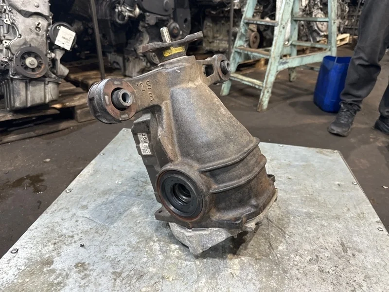 Редуктор Lexus IS-F 2007-2018 4111024250, задний