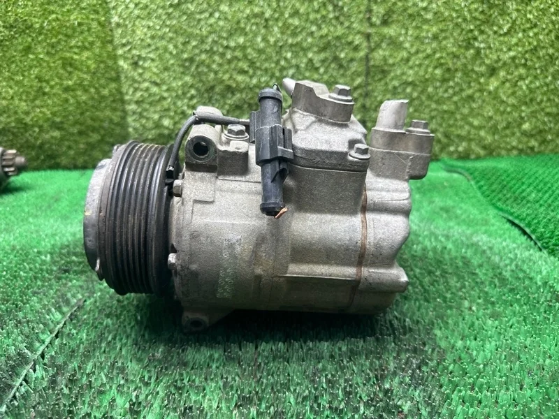 Компрессор кондиционера Land Rover Range Rover 2002-2010 LR012798 L322