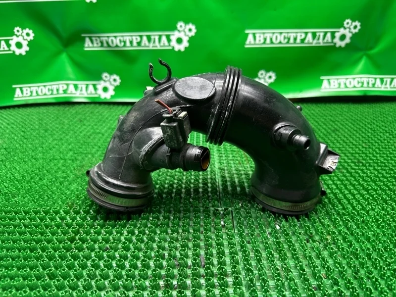 Патрубок воздушного фильтра Mercedes A2740900029