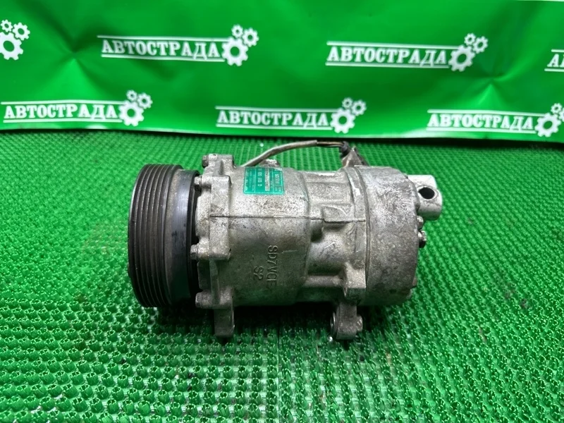 Компрессор кондиционера Volkswagen 7H0820803D