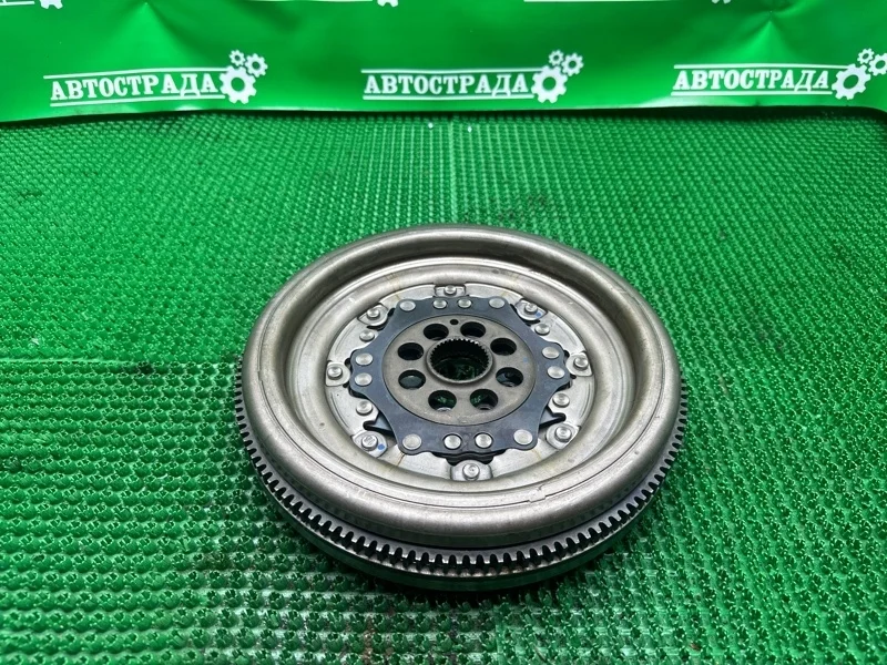 Маховик Volkswagen 06J105266D