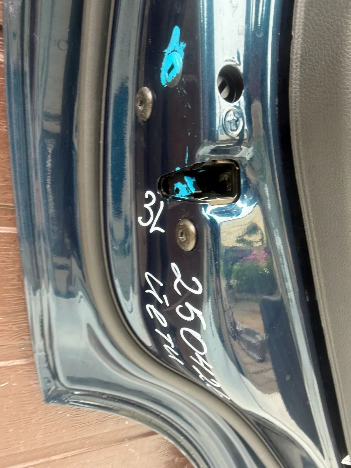 Замок двери задней левой Skoda Yeti I (2009—2014)