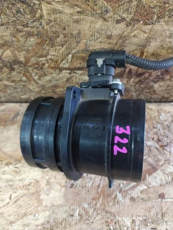 Датчик массового расхода воздуха дмрв Audi A3 2010 8PA