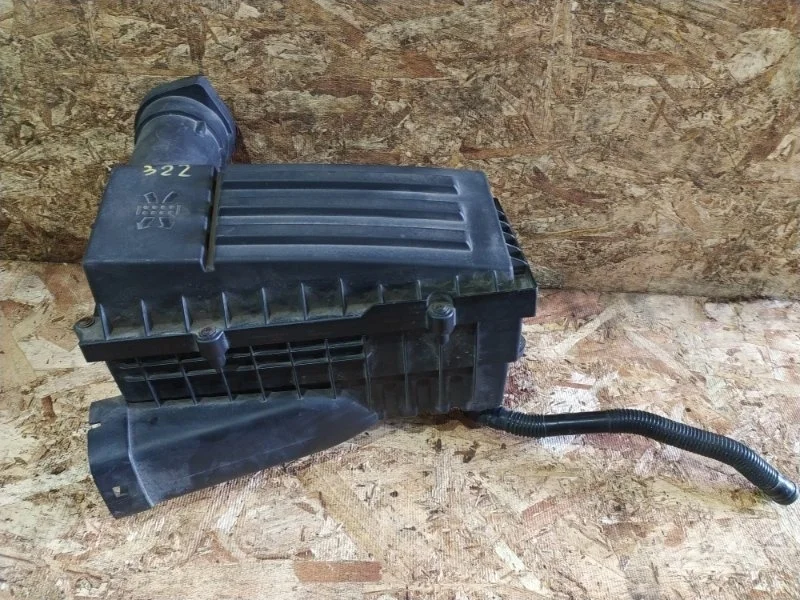 Корпус воздушного фильтра Audi A3 2010 8PA