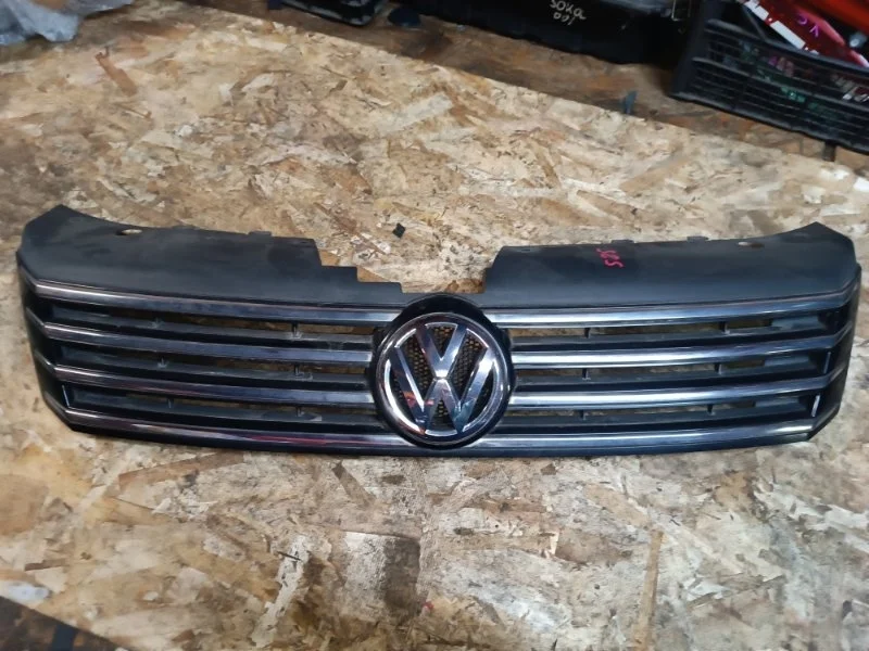 Решетка радиатора Volkswagen Passat 2013 365