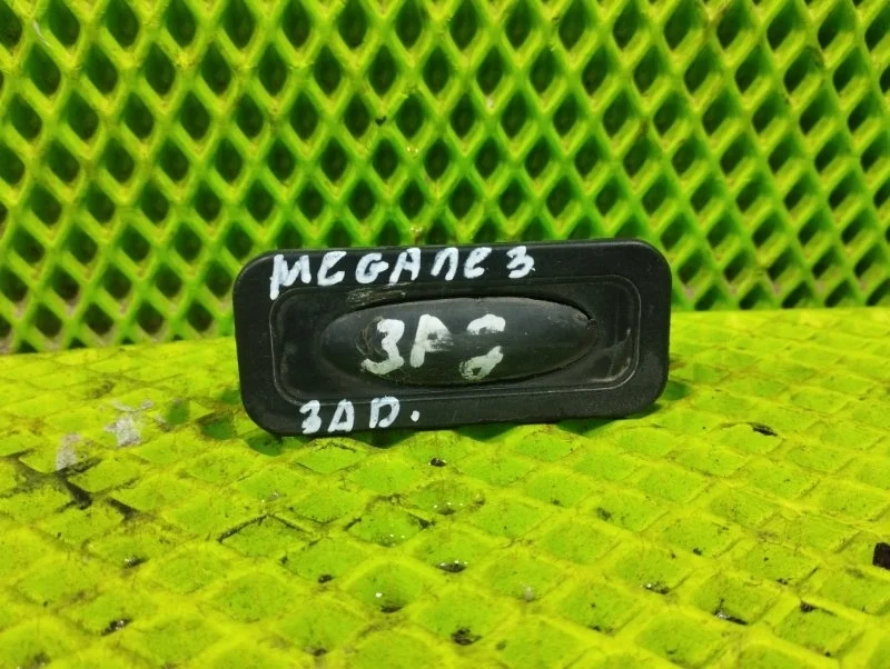 Кнопка открывания багажника Renault Megane 3 2010 8200076256 УНИВЕРСАЛ K9KH872