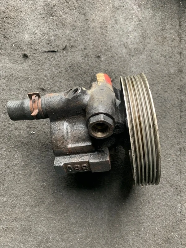 Насос гидроусилителя руля Renault Logan