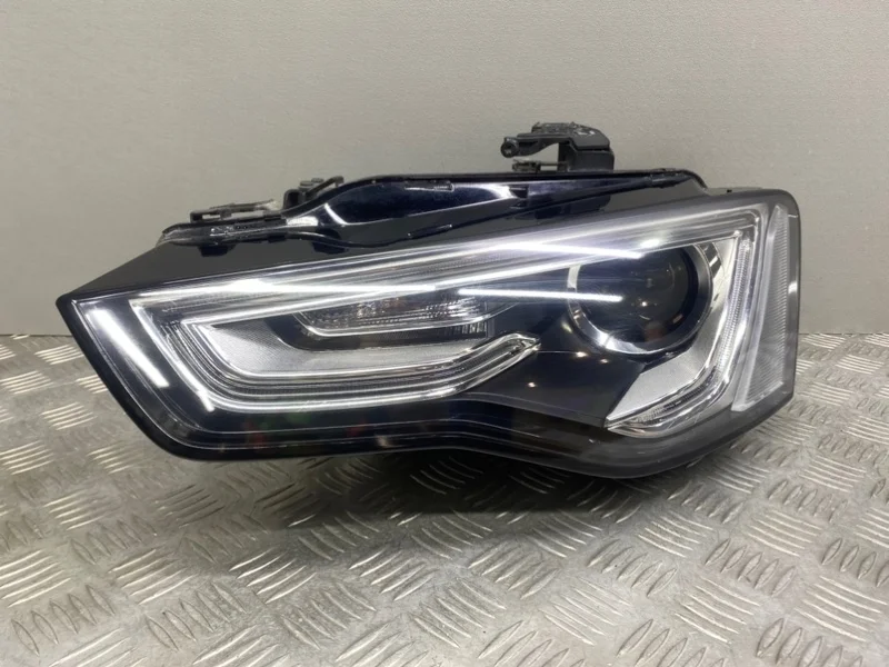 Фара ксенон Audi A5 8T