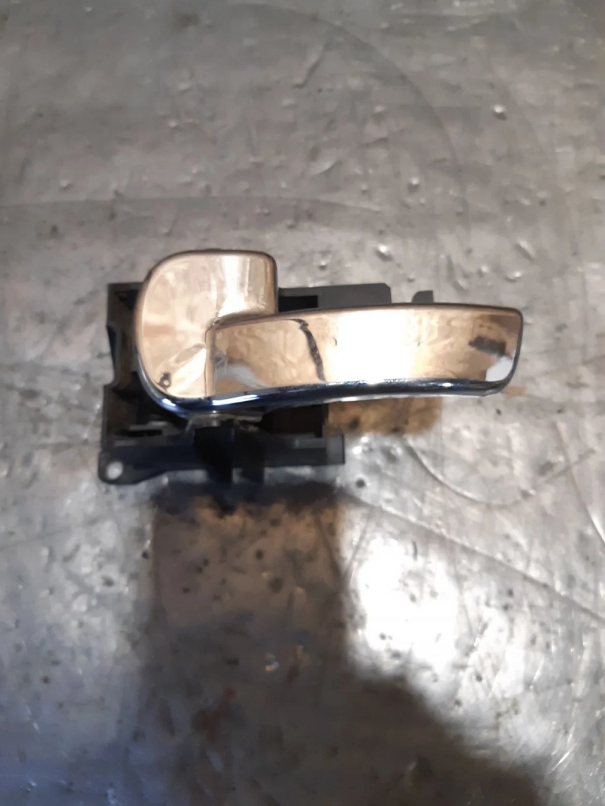 Ручка двери внутренняя левая Nissan Navara D40 (2004—2010) 2008 серебристый