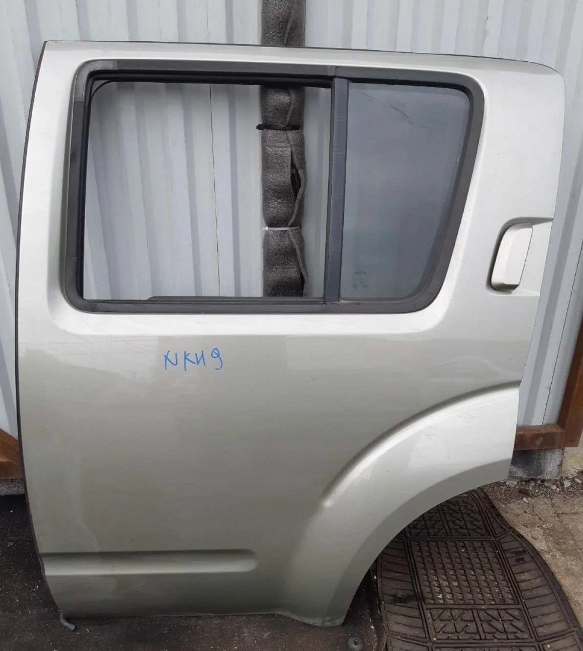 Дверь задняя левая Nissan Pathfinder III рестайлинг (2010—2014) 2011 KAF - бежевый