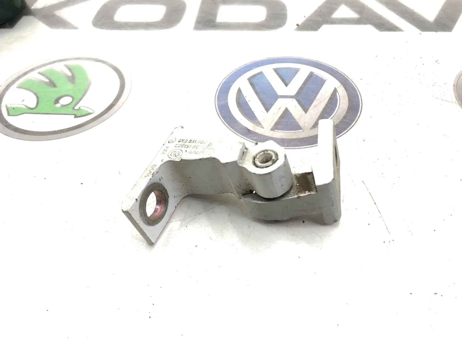 Петля двери Skoda Yeti 2014 8K0831402A 5L 2.0 CFJA, задняя правая