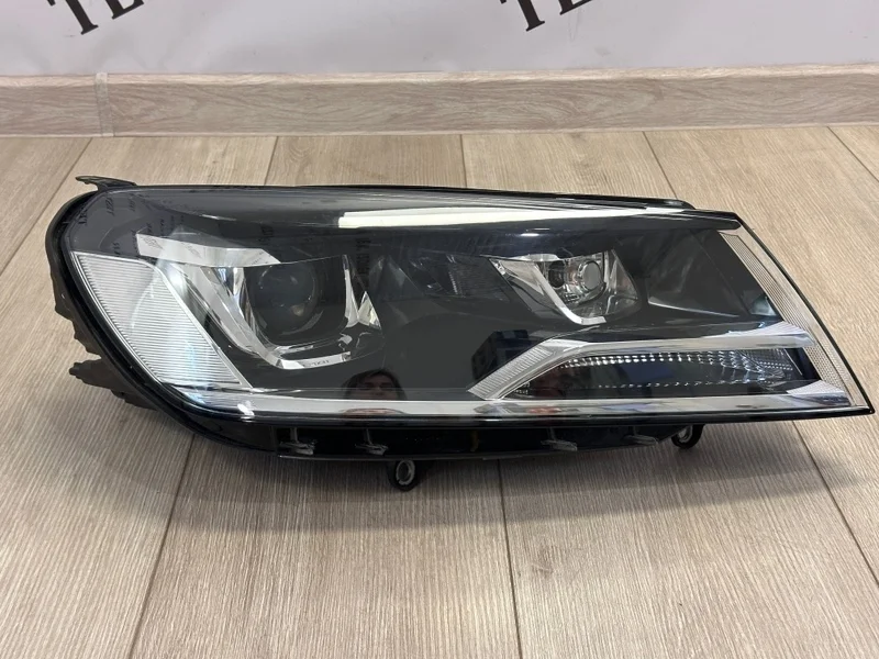 Фара в сборе VW Touareg 2014-2018 7P