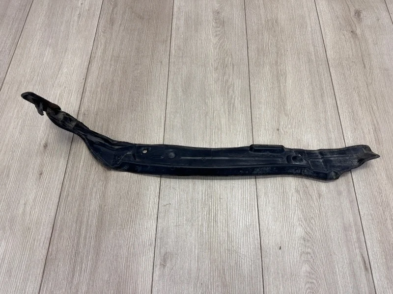 Пыльник крыла Audi Q7 2006-2015 4L